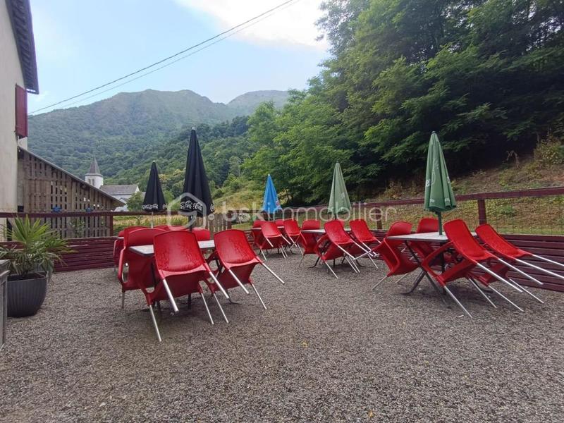 Maison - 240 m² - 6 pièces