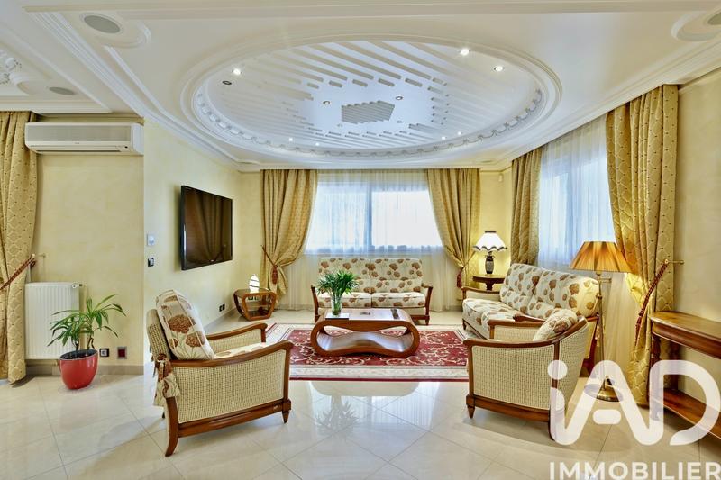 Maison - 296 m² - 10 pièces