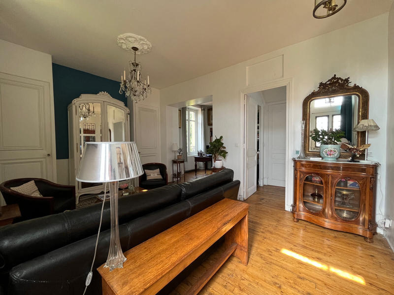 Maison - 185 m² - 10 pièces