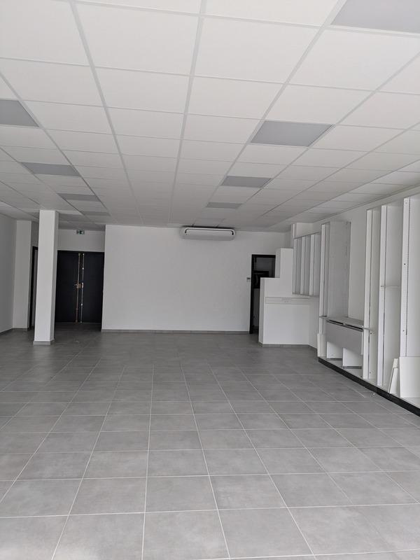 Local commercial - 167 m² - 4 pièces
