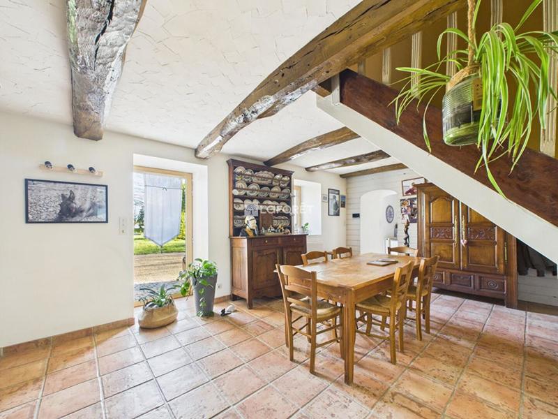 Maison en pierre - 211 m² - 10 pièces