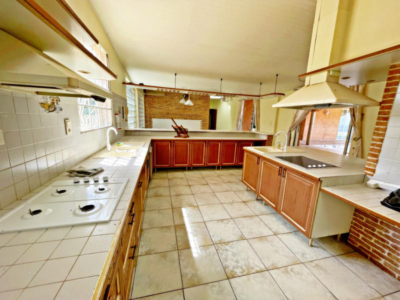 Maison - 317 m² - 8 pièces