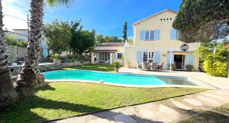 Villa - 217 m² - 8 pièces