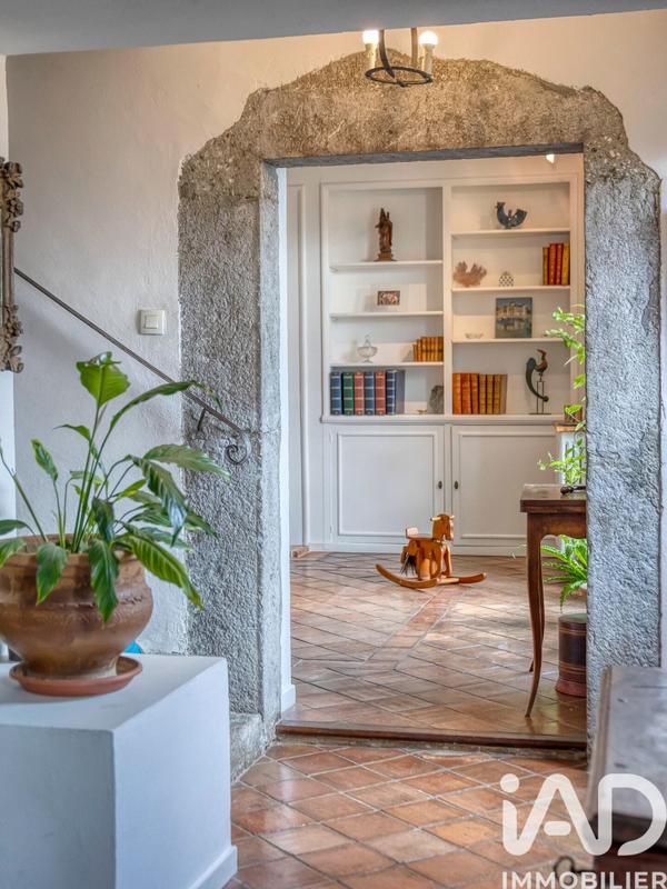 Maison - 303 m² - 8 pièces