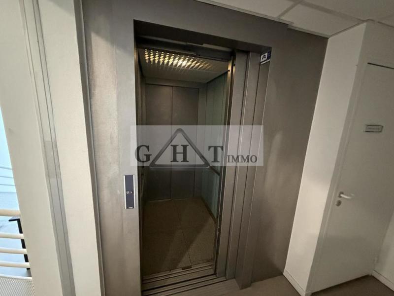 Local commercial - 311 m²