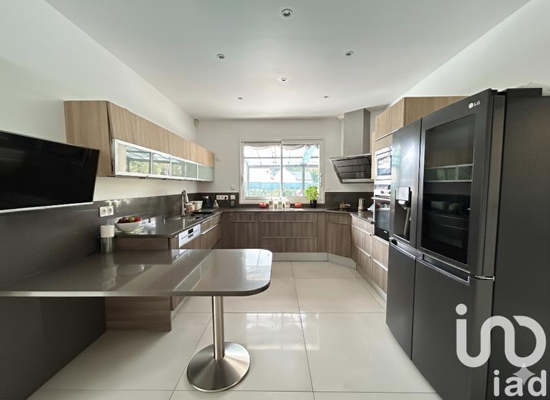 Maison - 260 m² - 8 pièces