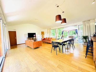 Maison - 240 m² - 10 pièces