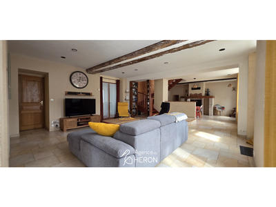 Maison - 217 m² - 6 pièces