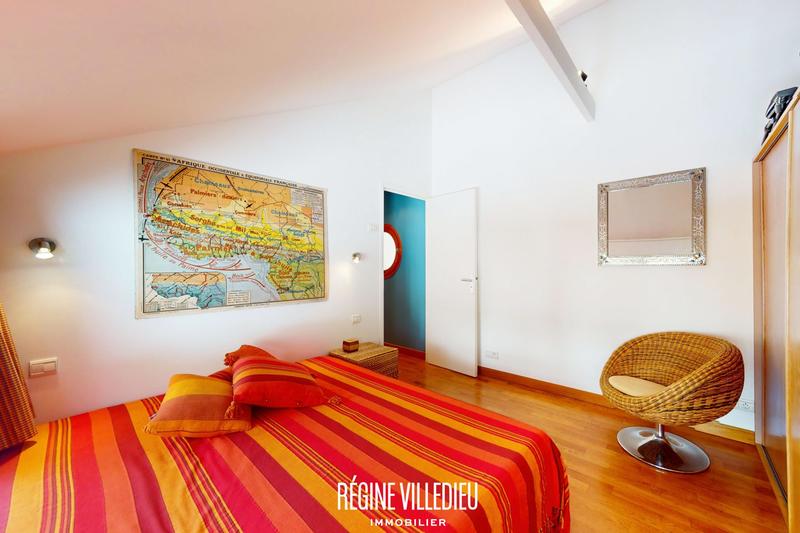 Maison - 198 m² - 8 pièces