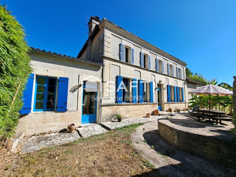 Maison - 220 m² - 5 pièces