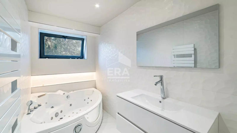 Maison - 145 m² - 5 pièces