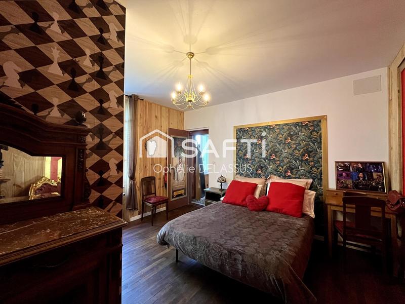 Maison - 220 m² - 10 pièces