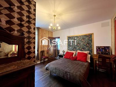 Maison - 220 m² - 10 pièces