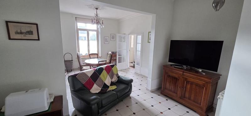 Maison traditionnelle - 217 m² - 9 pièces