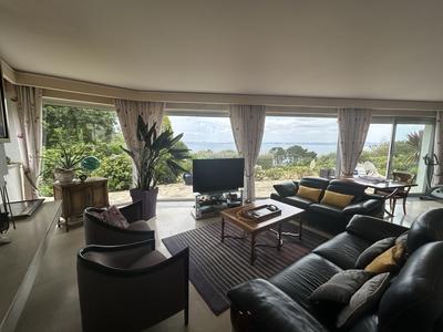 Maison - 196 m² - 8 pièces