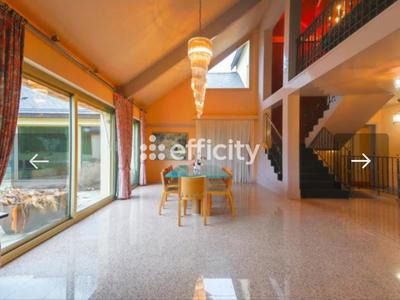 Maison - 300 m² - 9 pièces