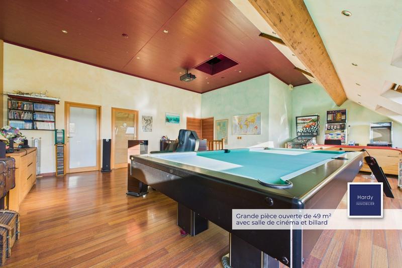 Maison - 266 m² - 9 pièces