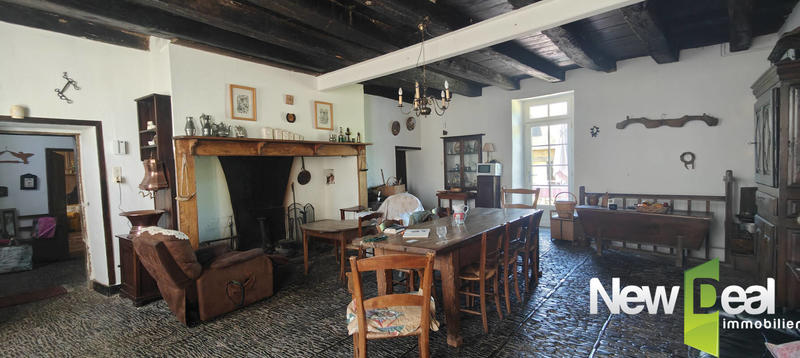 Demeure - 226 m² - 9 pièces