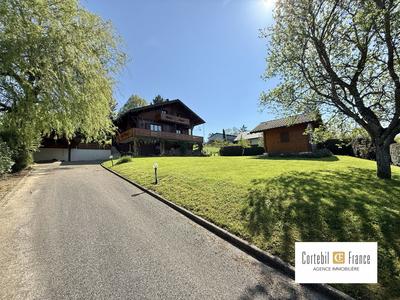 Châlet - 248 m² - 8 pièces