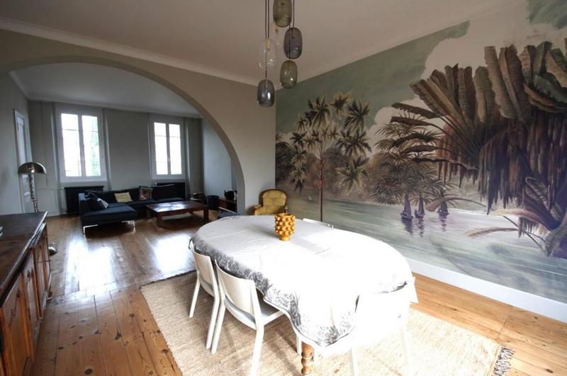 Demeure - 300 m² - 9 pièces