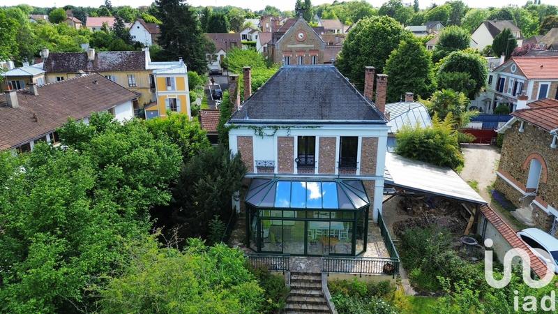 Maison - 240 m² - 10 pièces