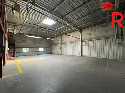 Local d'activités - 766 m²