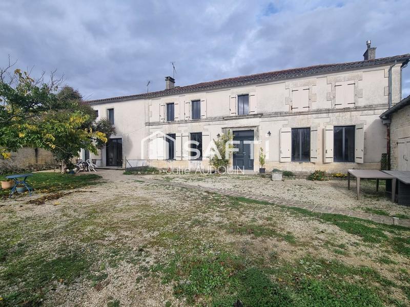 Maison - 240 m² - 9 pièces
