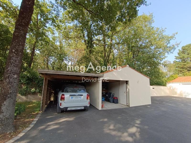 Maison traditionnelle - 192 m² - 9 pièces