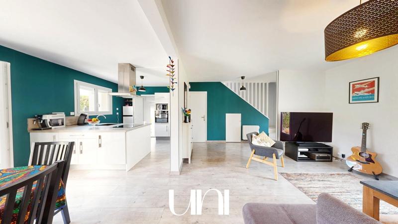 Maison - 95 m² - 5 pièces