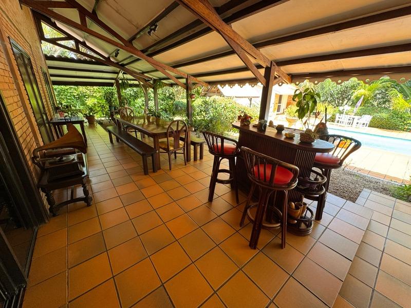 Maison - 233 m² - 6 pièces