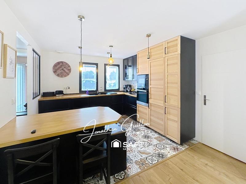 Maison - 181 m² - 7 pièces