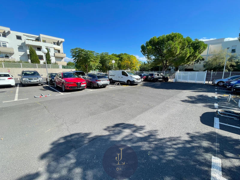 Parking / Garage - 12 m²