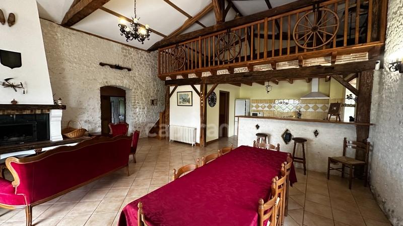 Maison - 313 m² - 10 pièces