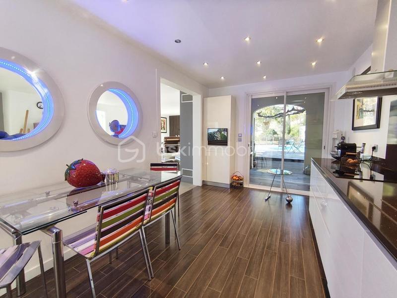 Villa - 264 m² - 7 pièces