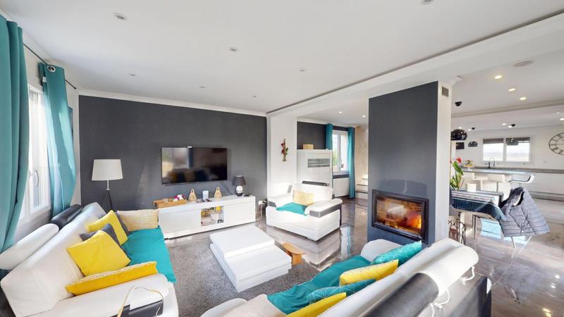 Maison traditionnelle - 199 m² - 8 pièces