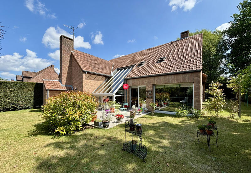 Maison - 237 m² - 12 pièces