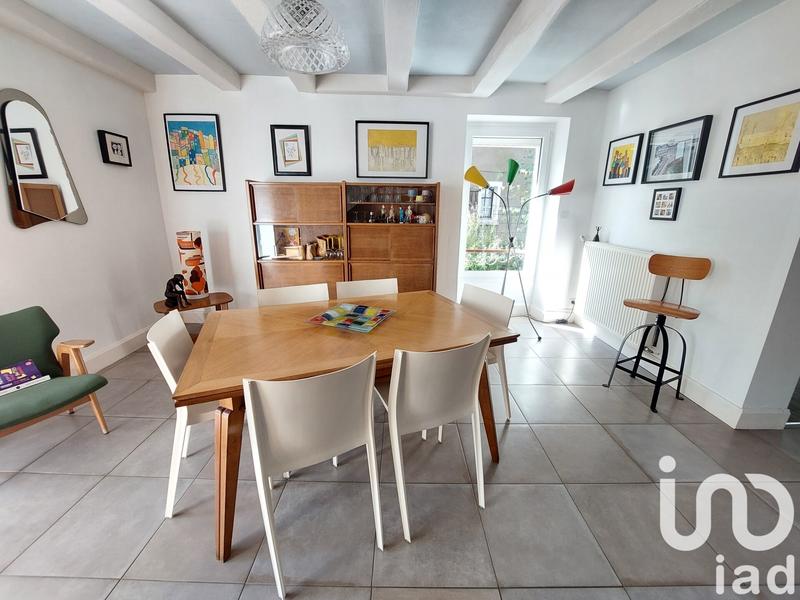 Maison - 238 m² - 9 pièces