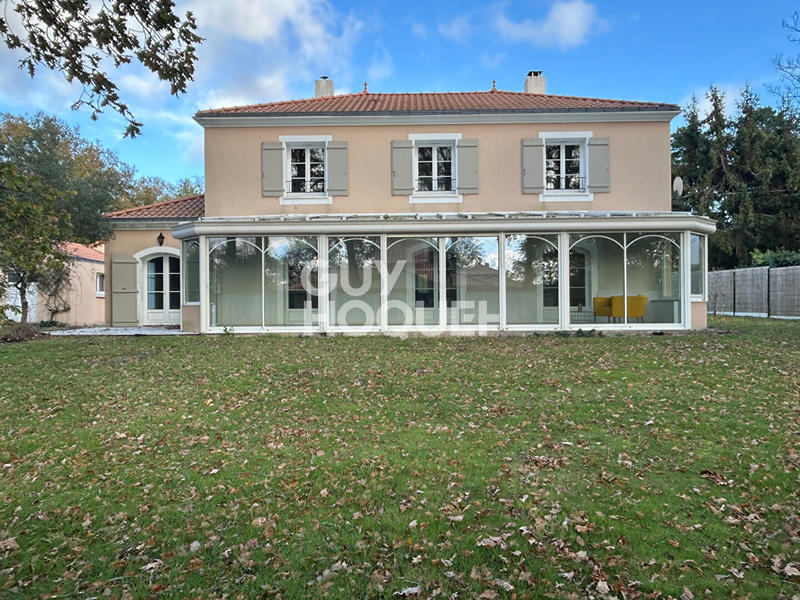 Maison - 241 m² - 7 pièces