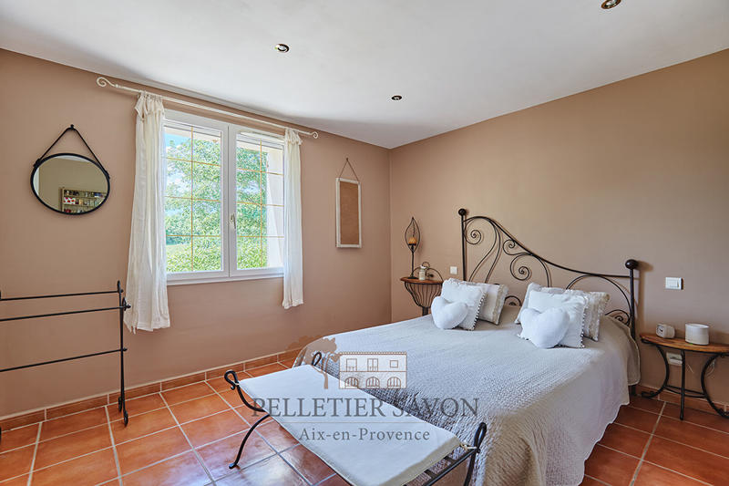 Maison - 220 m² - 7 pièces