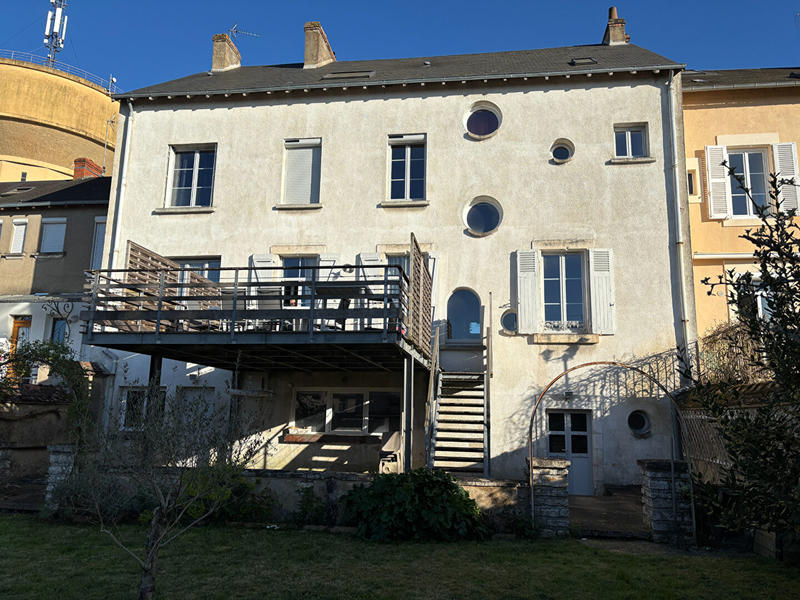 Maison - 245 m² - 9 pièces