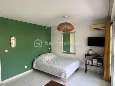 Studio - 30 m² - 1 pièce