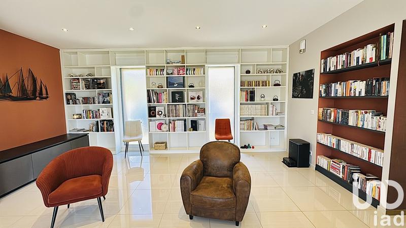 Maison - 220 m² - 6 pièces