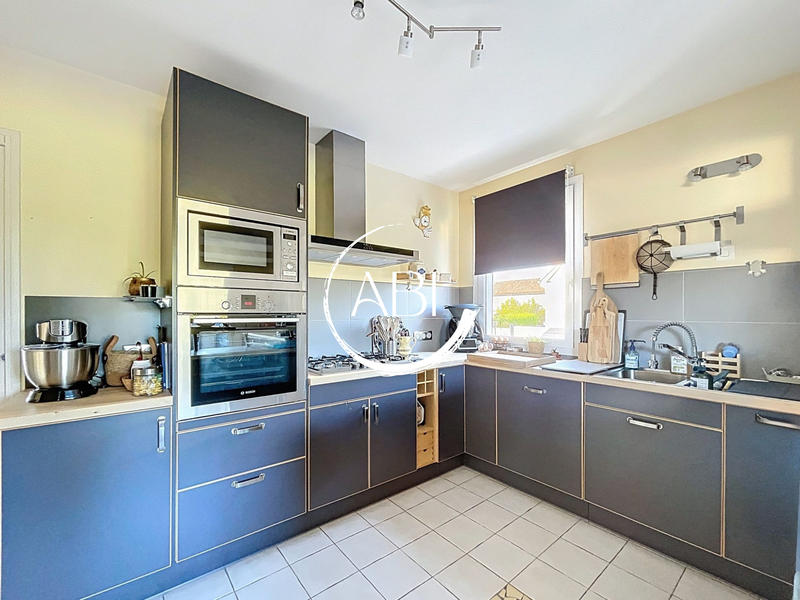 Maison - 201 m² - 9 pièces