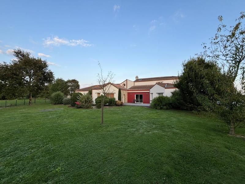 Maison - 222 m² - 5 pièces