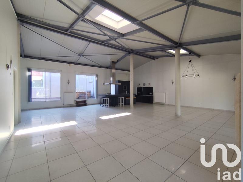 Maison - 385 m² - 5 pièces