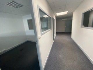 Local d'activités - 67 m² - 3 pièces