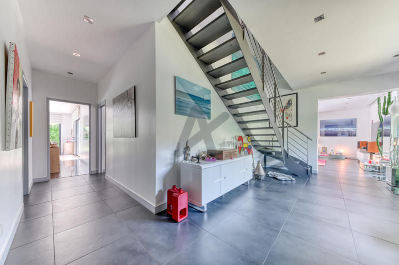 Maison - 217 m² - 6 pièces