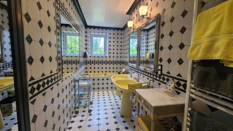 Maison - 380 m² - 14 pièces