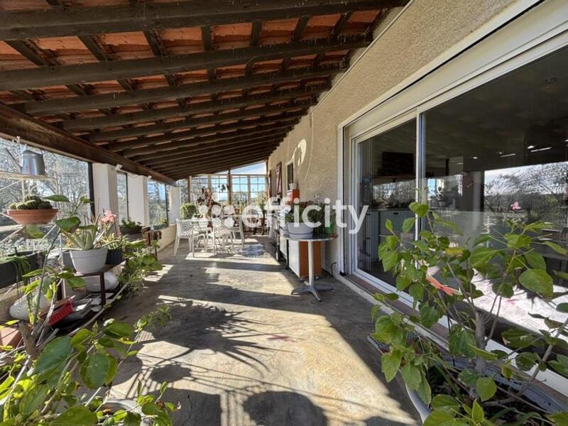 Propriété - 126 m² - 6 pièces