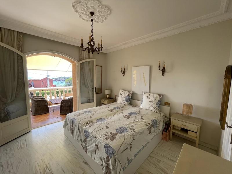 Villa - 260 m² - 6 pièces